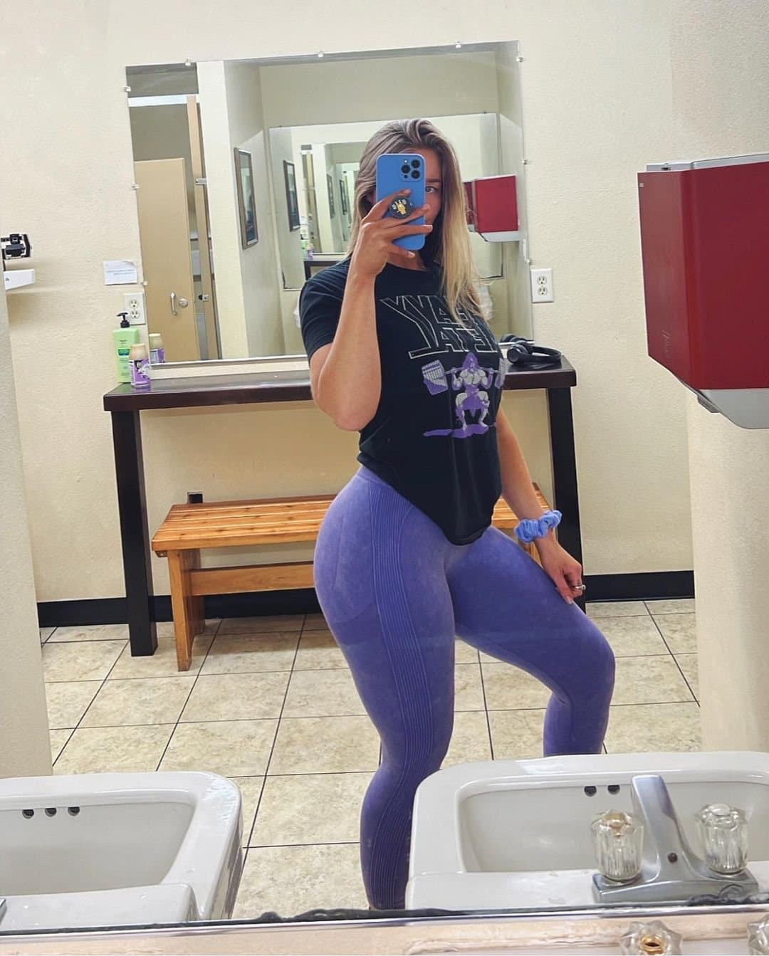 Thick Latina vs. Thick white girl pick