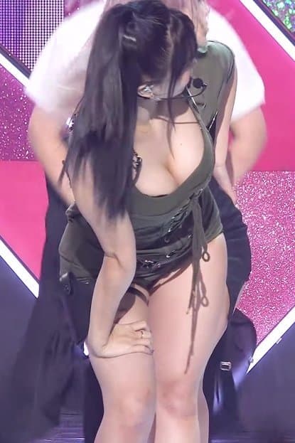 Goddess Milkers and Squirters Momo