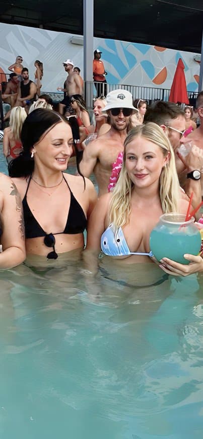 Edmonton - Mercedes, mini-thick, with heavy chest, and nice bubble butt.