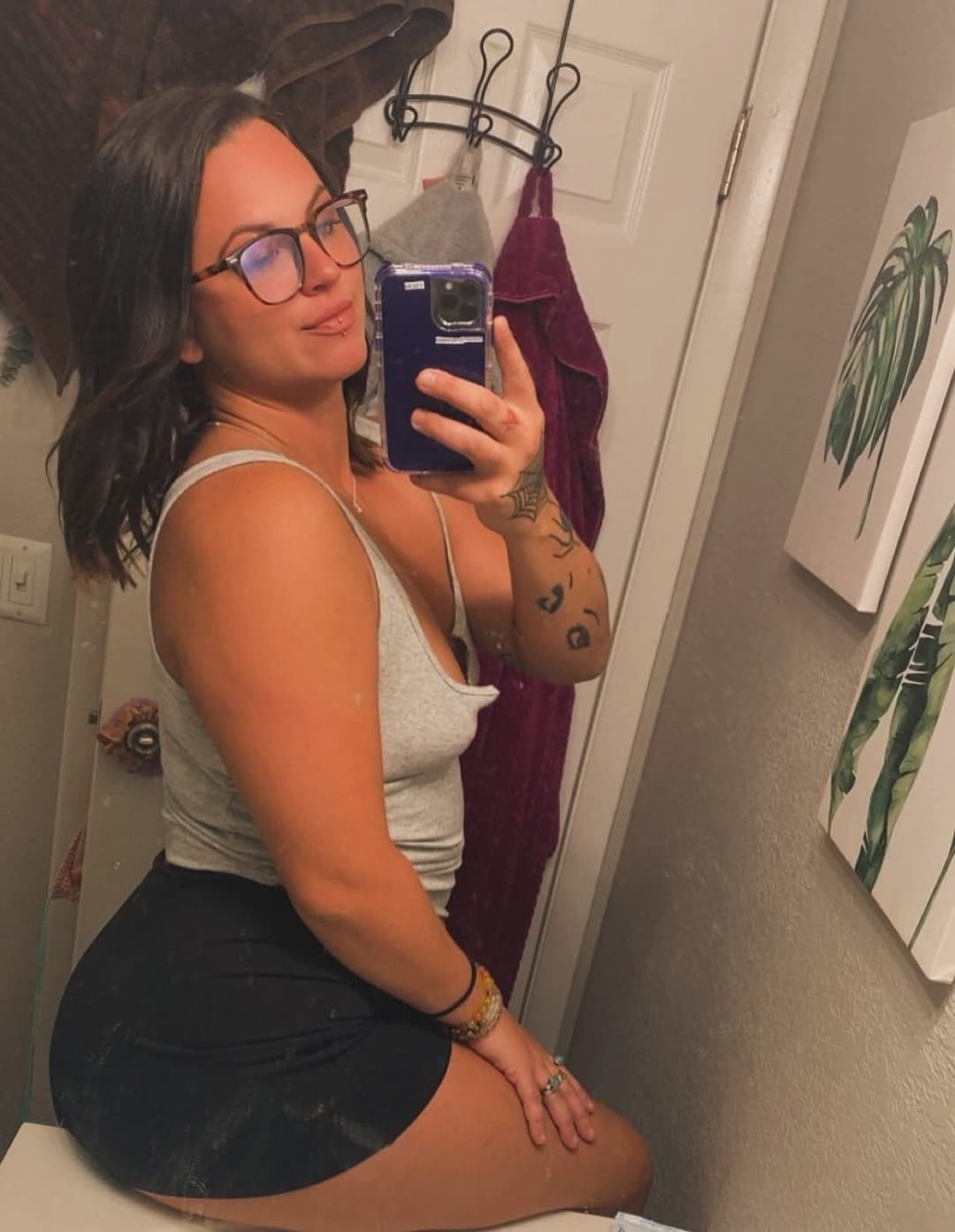 Little sis has a slutty older sis role model