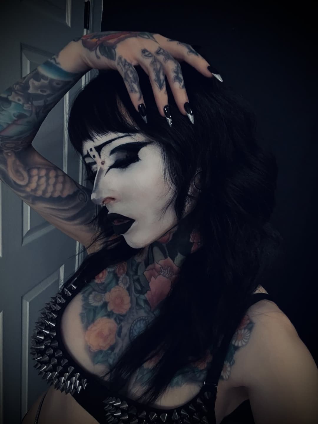 Where the night begins, I come alive