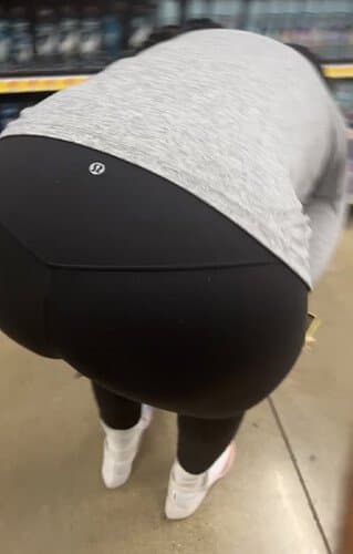 MENINA HIJAB GROSSA EM LEGGINGS LULU CURVADA na minha frente