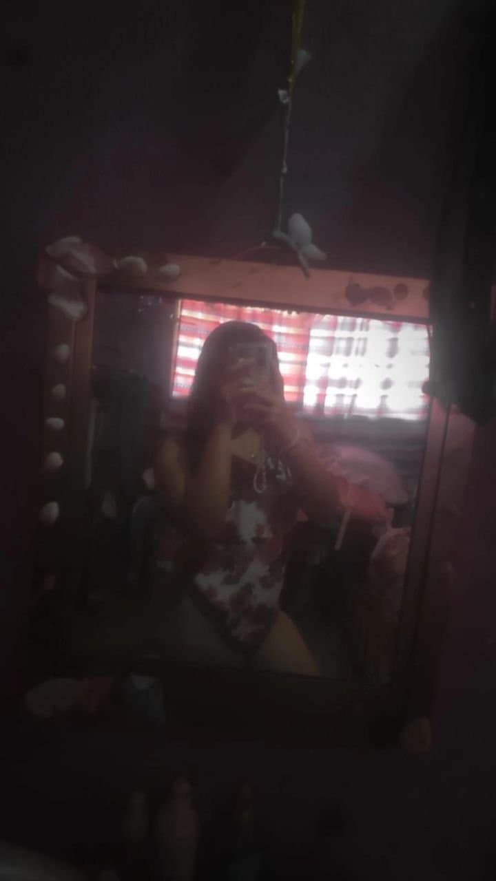 Una santa en la iglesia y una puta en privado ?