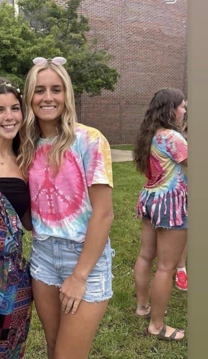 18 yr old Phoebe caught me taking creepshots of her cute ass