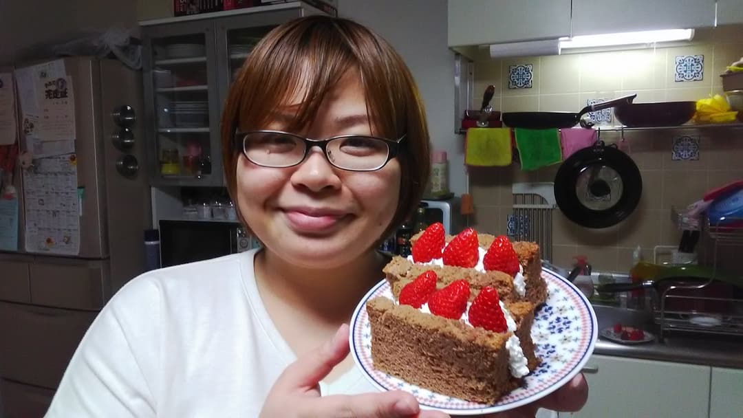 Fat Japanese wife sucking dick in a homemade blowjob video. Amateur slut. Asian MILF. Cocksucker.