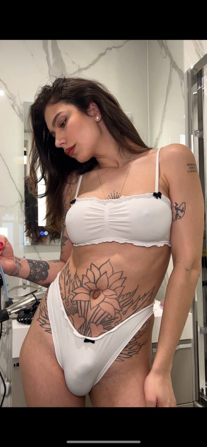 Click to view full size Some vids and pics of this Russian transsexual beauty, with good cumshots and some pissing