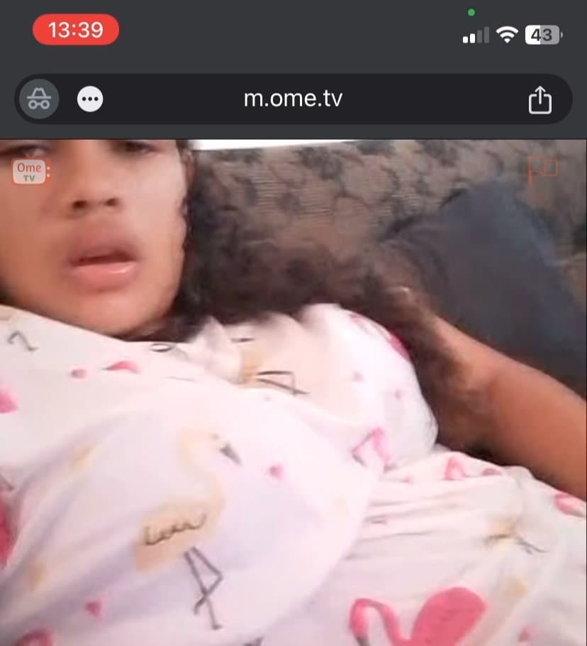 Putinha do OmeTV na siririca enquanto via meu pau