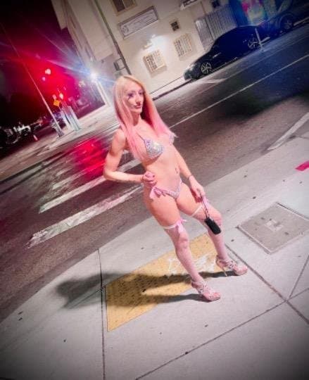 27 year old escort Snow Bellz in Las Vegas, North Las Vegas, summerlin area , downtown , Fremont ,