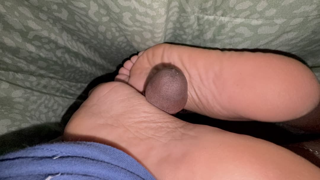 My wife giving me a mind blowing sideways solejob