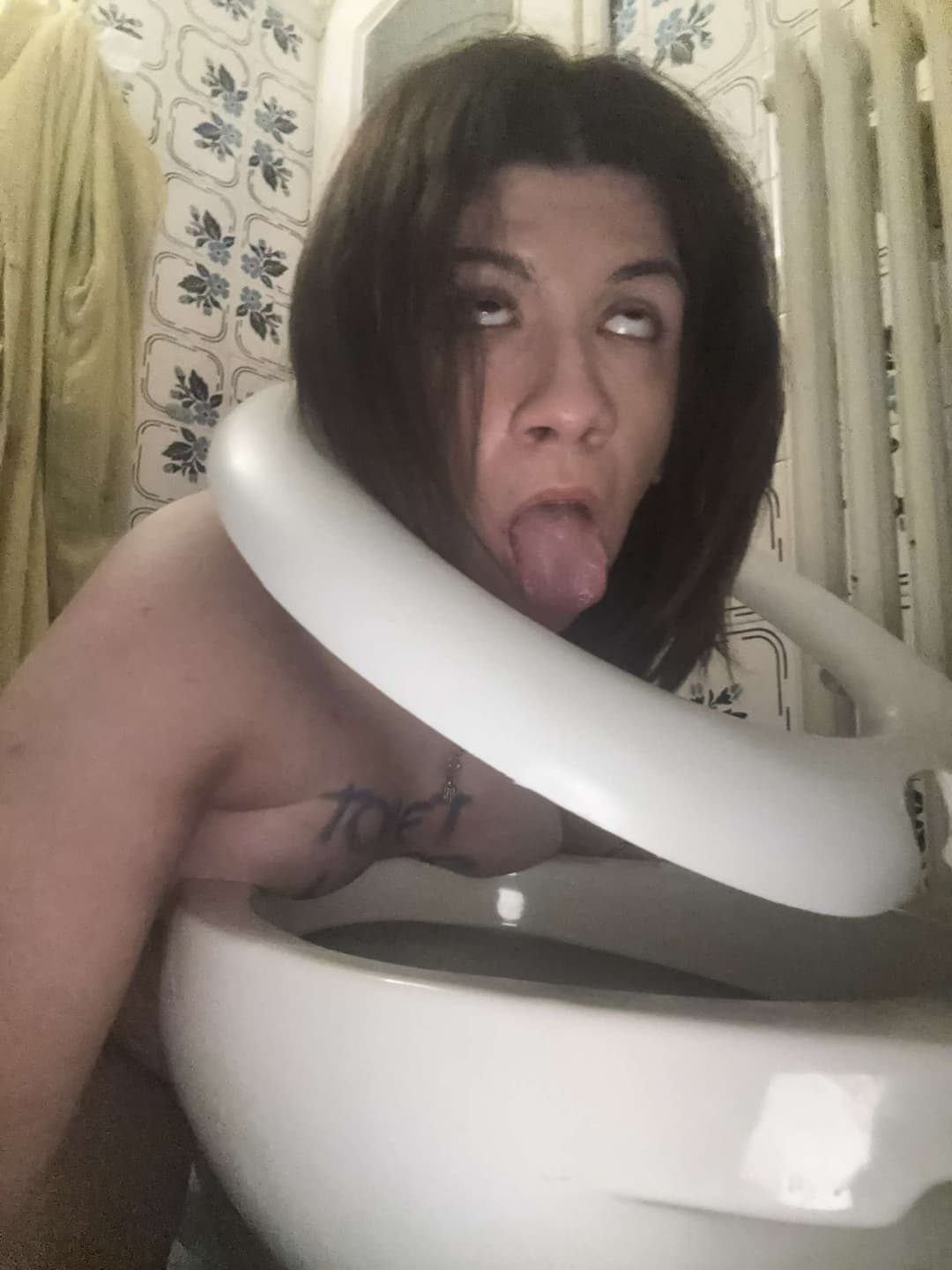 Toilet Licking Tina