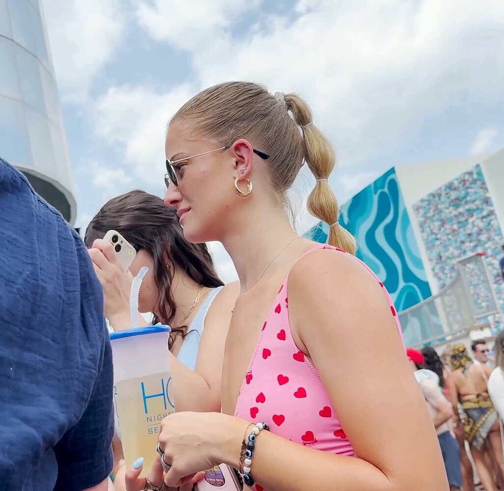 Click to view full size Fine college ass in bathing suit