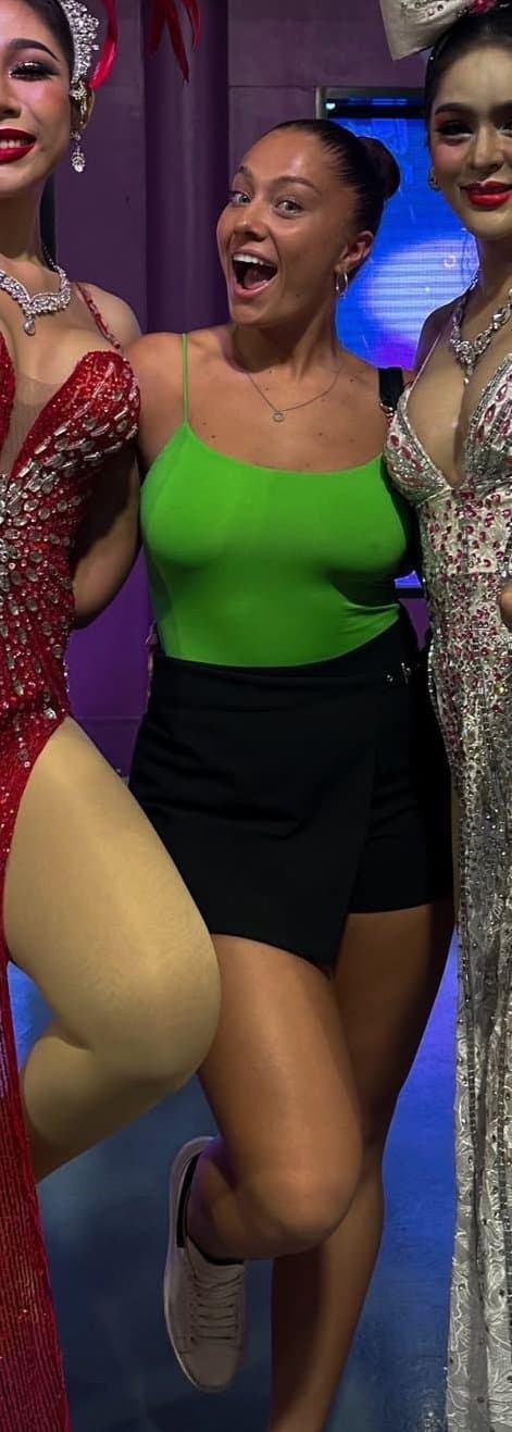 Love everything about her Always cum to her feet ???