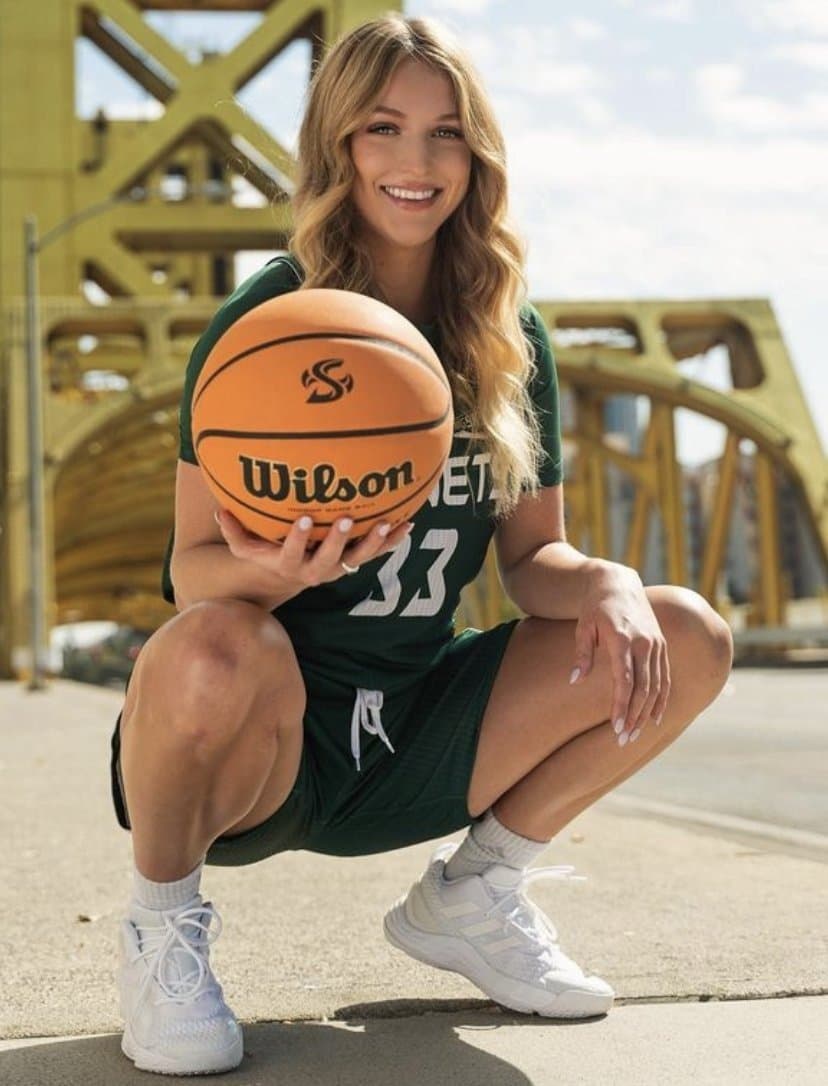 Gringa le encanta jugar con pelotas