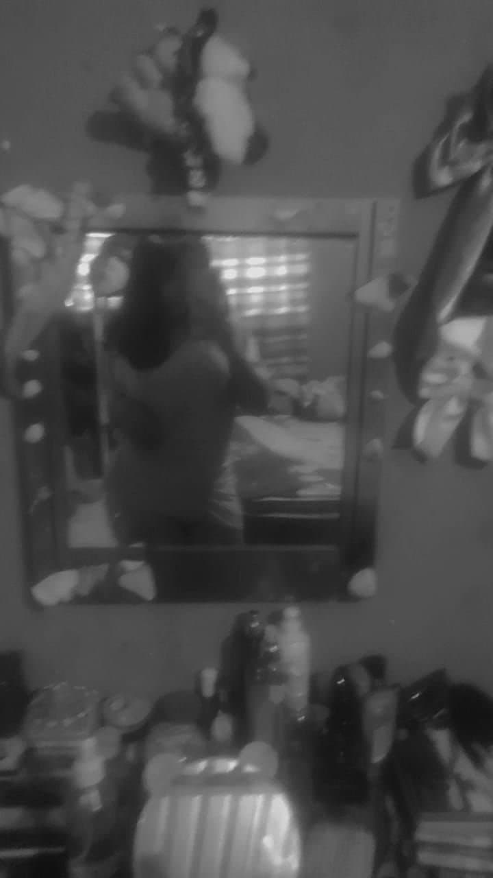 Una santa en la iglesia y una puta en privado ?