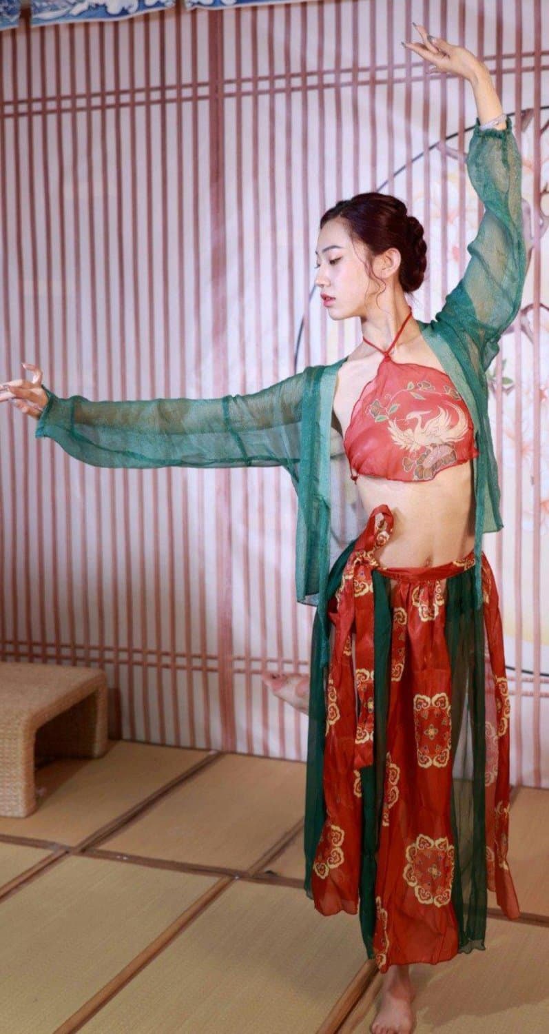 Chinese Model in Sexy Chinese Traditional Lingerie