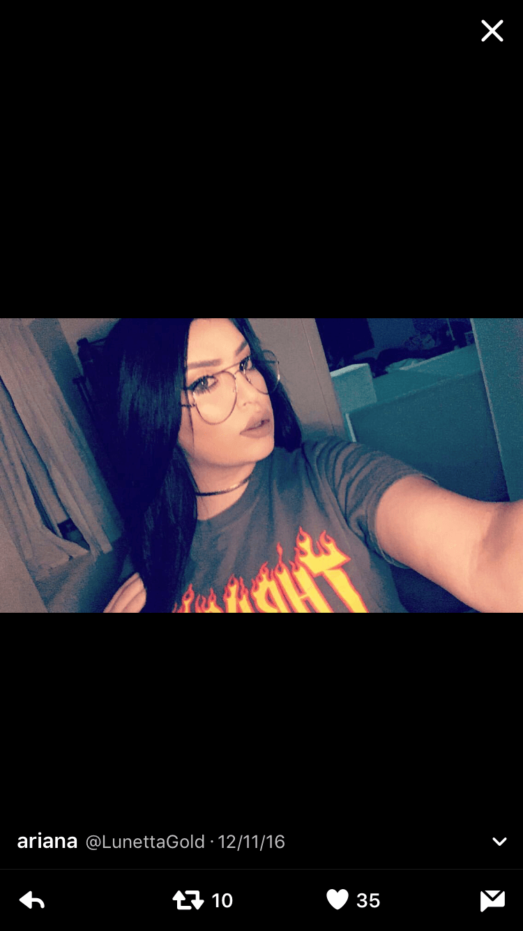 Lunetta gold (Vegas) shows her BJ skills on hairbrush