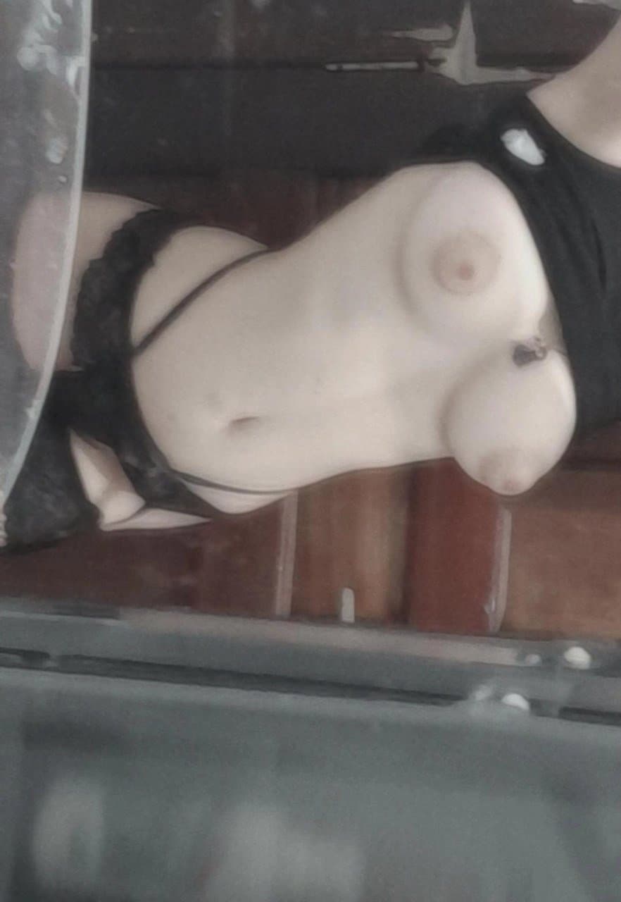 Naked latina Brunnete babe  fingers herself and comes