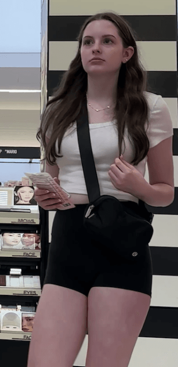 Lulu shorts w camel toe on college slut