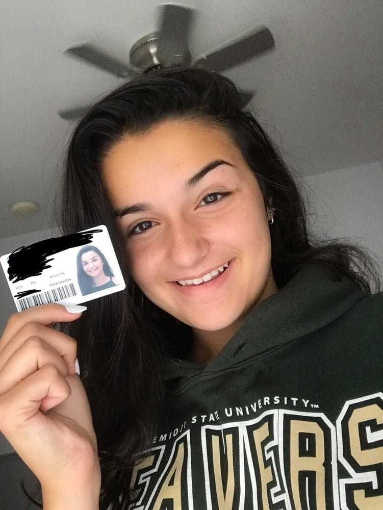 Adorable Slut Spreads Ass to Show all Her Holes