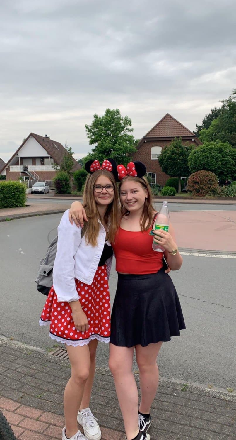 Tight 18 year old german teen whore Hannah J. | Geile 18 jährige deutsche Hure Hannah J.