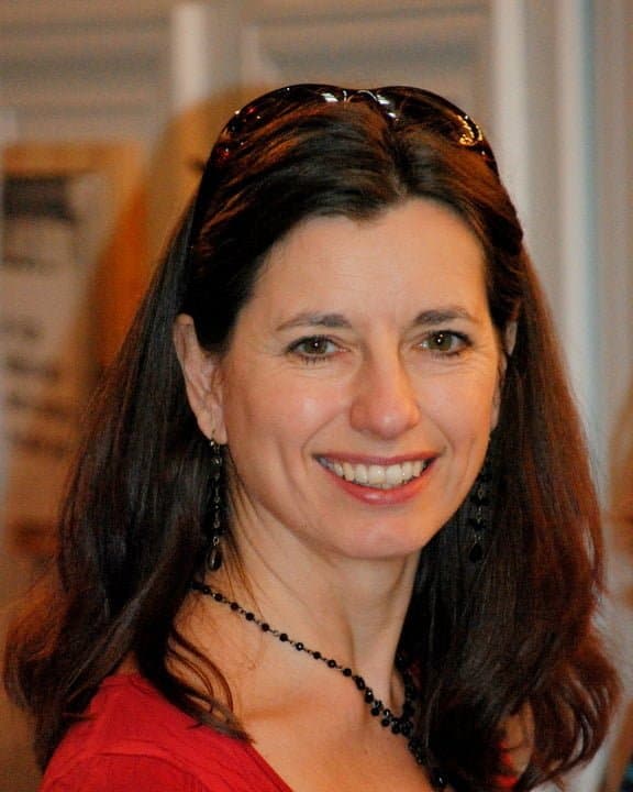 Perfect body GILF loves nude beaches