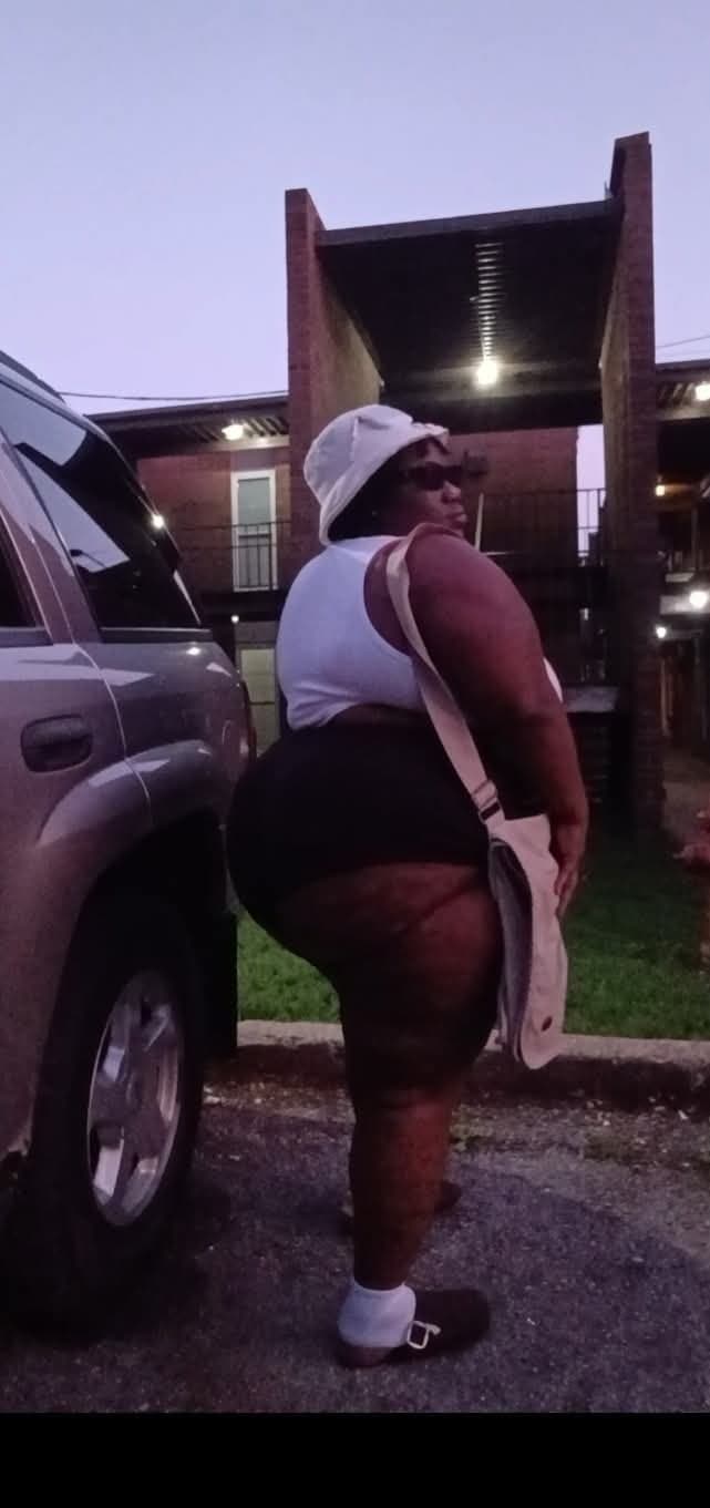HUGE THICK MEGA EBONY BBW BUG OLE JUICY ASS BOOTY