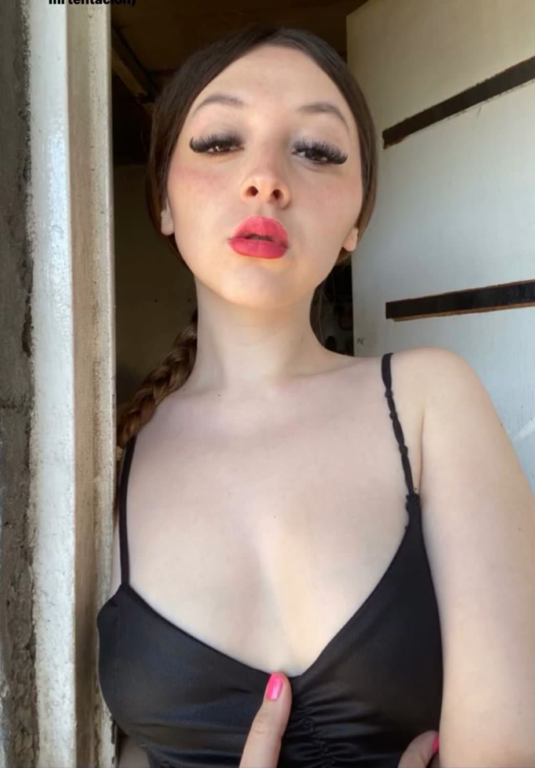 Pendeja blanquita culona se deja cojer