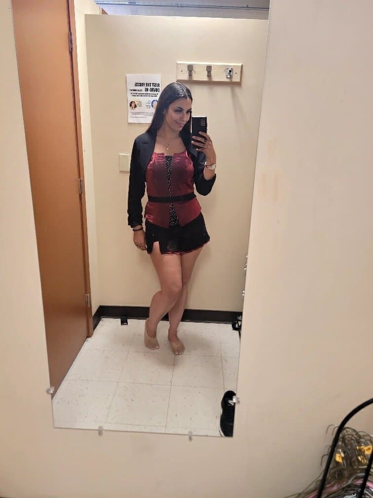 Cumslut Latina from Sacramento slimthick body spreading ass