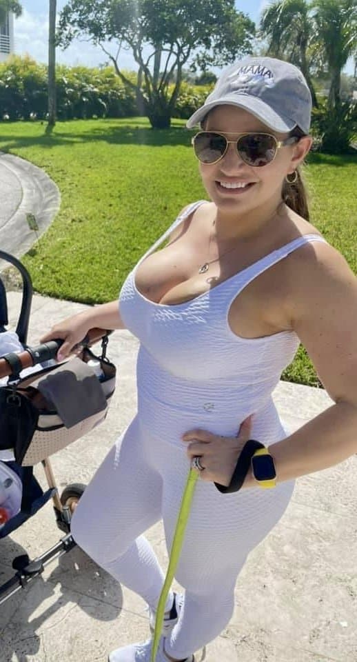 Floridia Spanish milf Mafe gordon