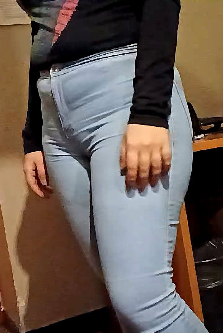 Spy on  hot friend bubble butt and cameltoe in jeans