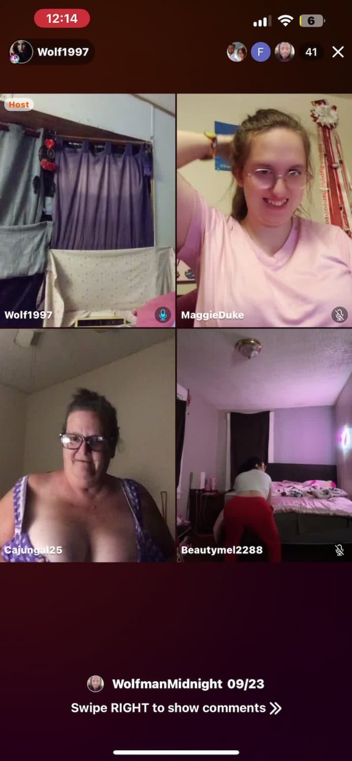 4 Deaf Women Getting Wild on Clapper And Shaking Their Tits and Shaking Ass