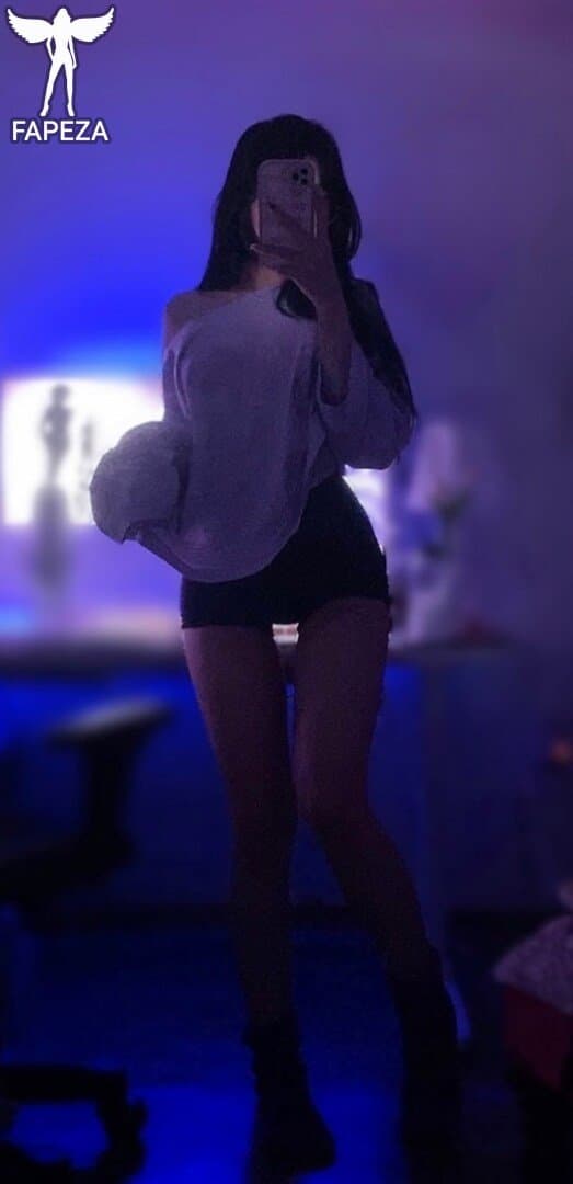 Asian Twitch steamer 2