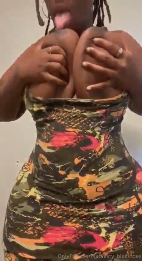 Unas ubres y cuerpo esculpidos a mano, una negra con cuerpazo. IMPERDIBLE