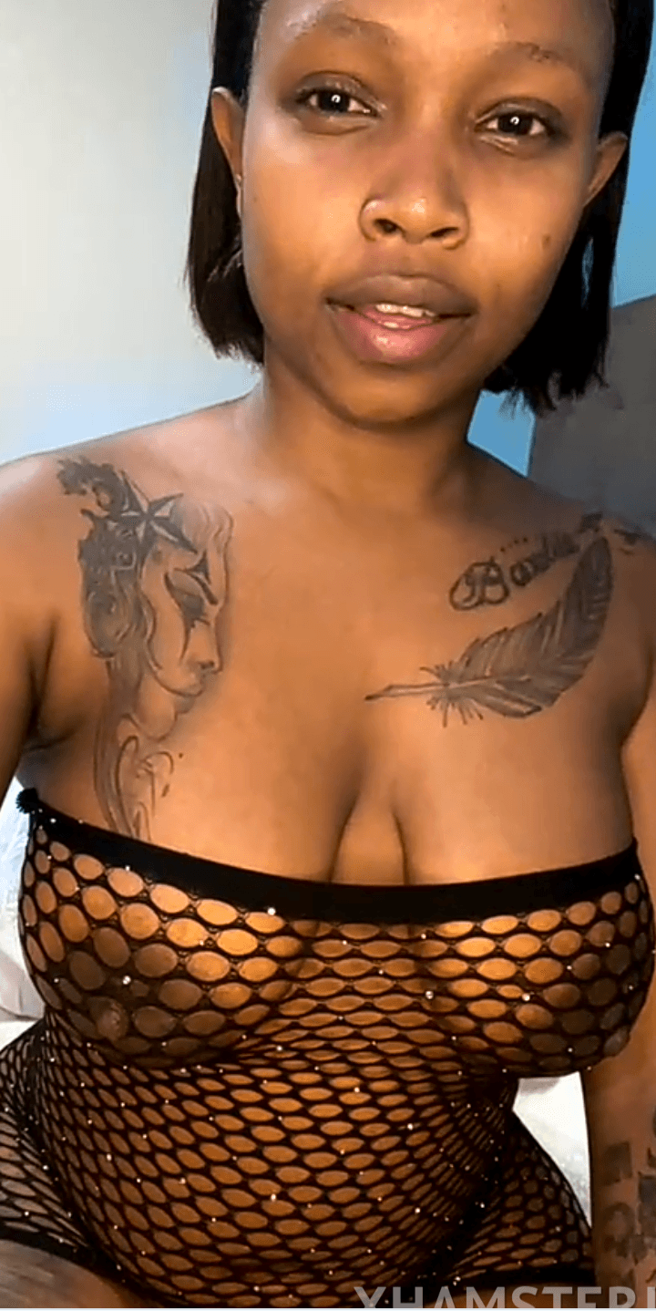 Sexy African big tits fishnets