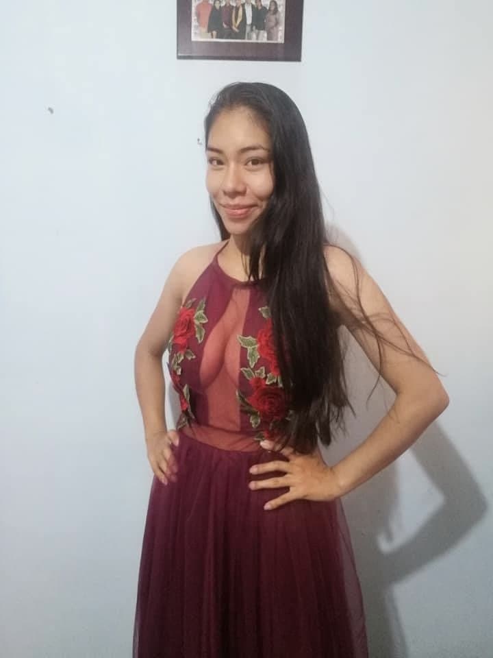 Cecilia y su sabrosa y peluda vagina