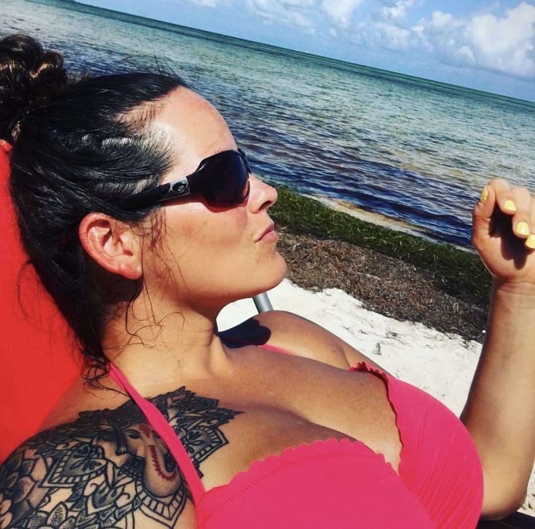 Off duty c0p pulls out her massive titties on camera for Mardi Gras