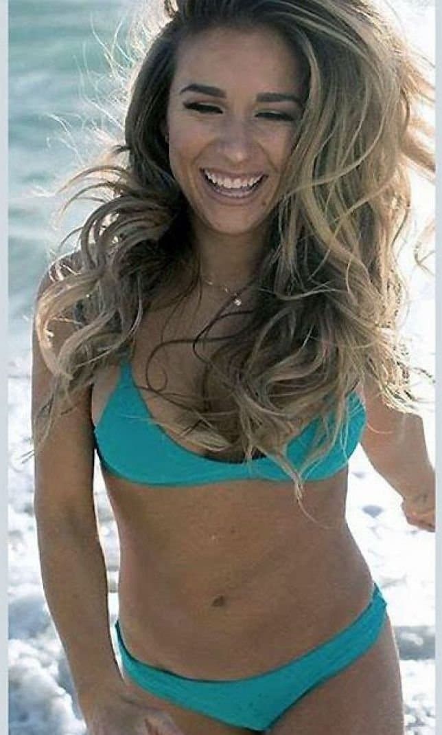 Jessie James Decker Banging Body&Big Luscious Melons and Hot Has Me Leaking for The Milf Beauty ??