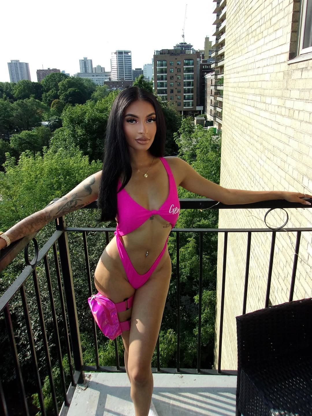 Toronto slut Jessica is here to milk your cock