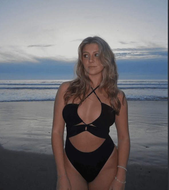 Hot babe Alex, already dressed to catch all of your cum. Cumtrib and Repost