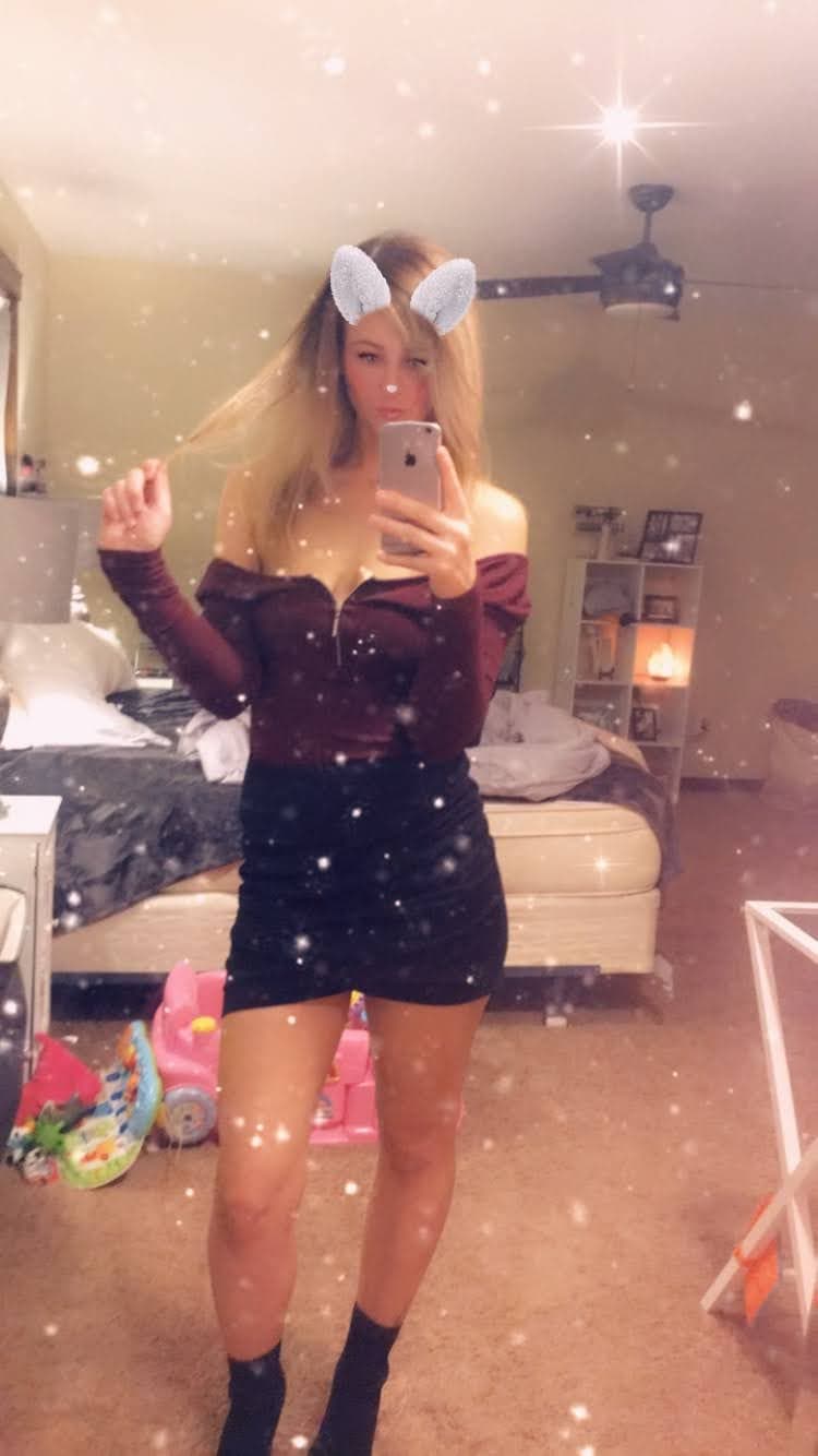 Playing on Snapchat in daughters room with Preston ?