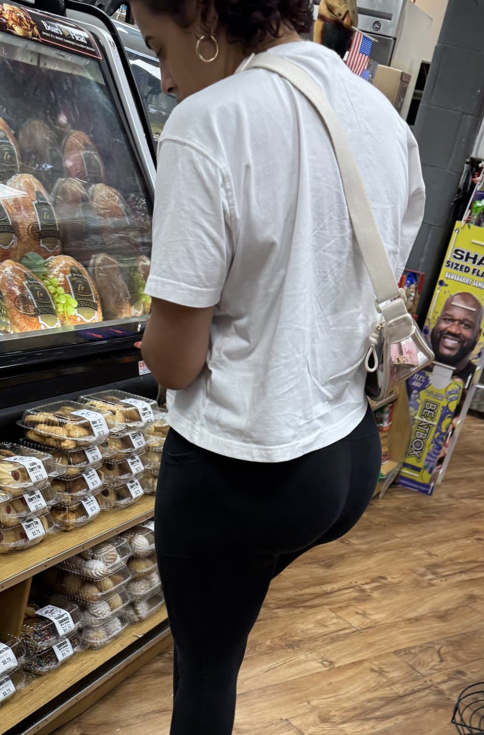 Thick booty Latina in tights