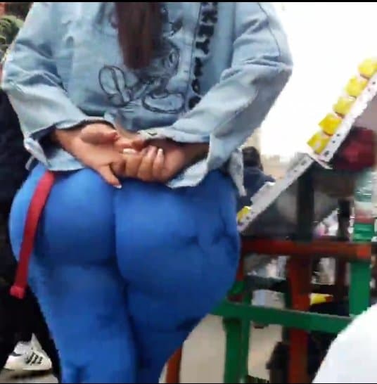 Click to view full size Mega culona en la calle ?