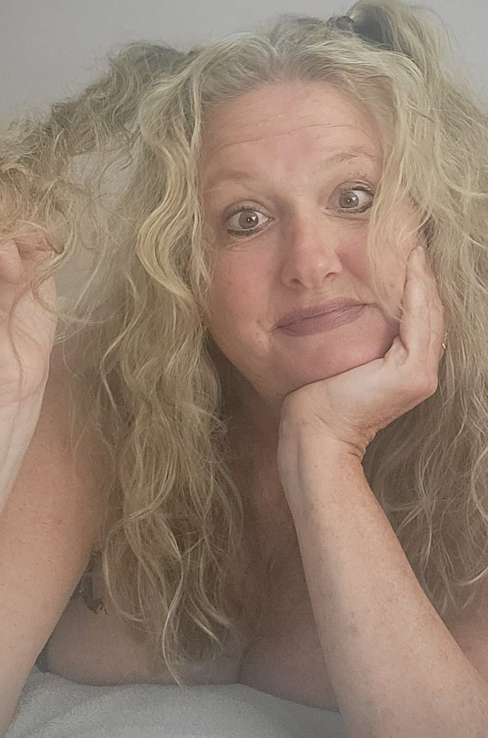 Playful milf with nice tits