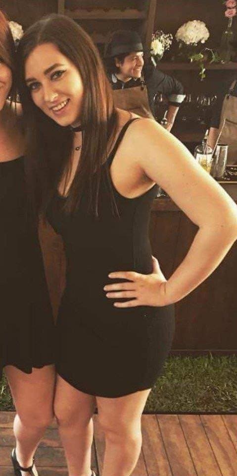 Gimiendo duro como puta