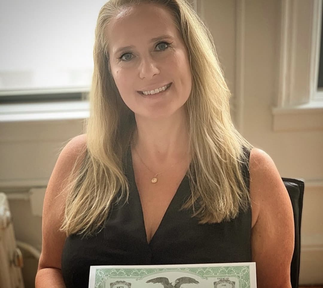 Biotech researcher drew a crowd when she reluctantly flashed her massive titties in public on camera