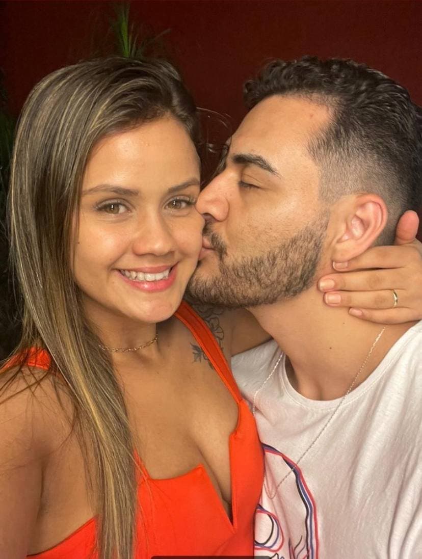 chupou os peitinhos gostosos da namorada