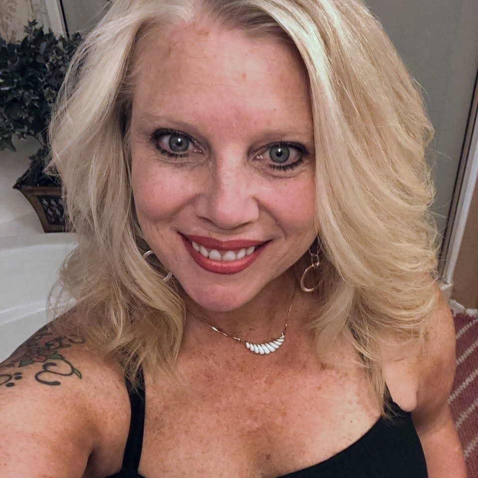 1 on 1 meet up : nude Modeling Mature Milf Christine ? Blonde PawG car backseat Fucking Reddit fans
