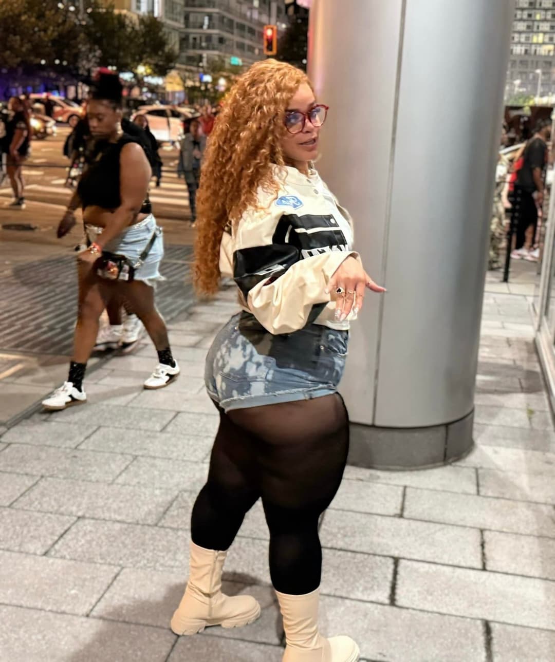 THICK CURVY EBONY BIG BOOTY