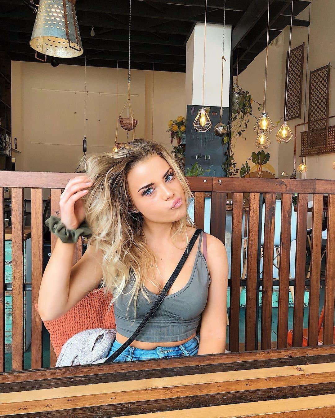 The perfect girl. hometown hottie with some hot ass nudes