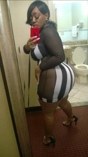 THICK BiG BOOTY MATURE EBONY MOM. MILF COUGARS phone leaked real camera roll